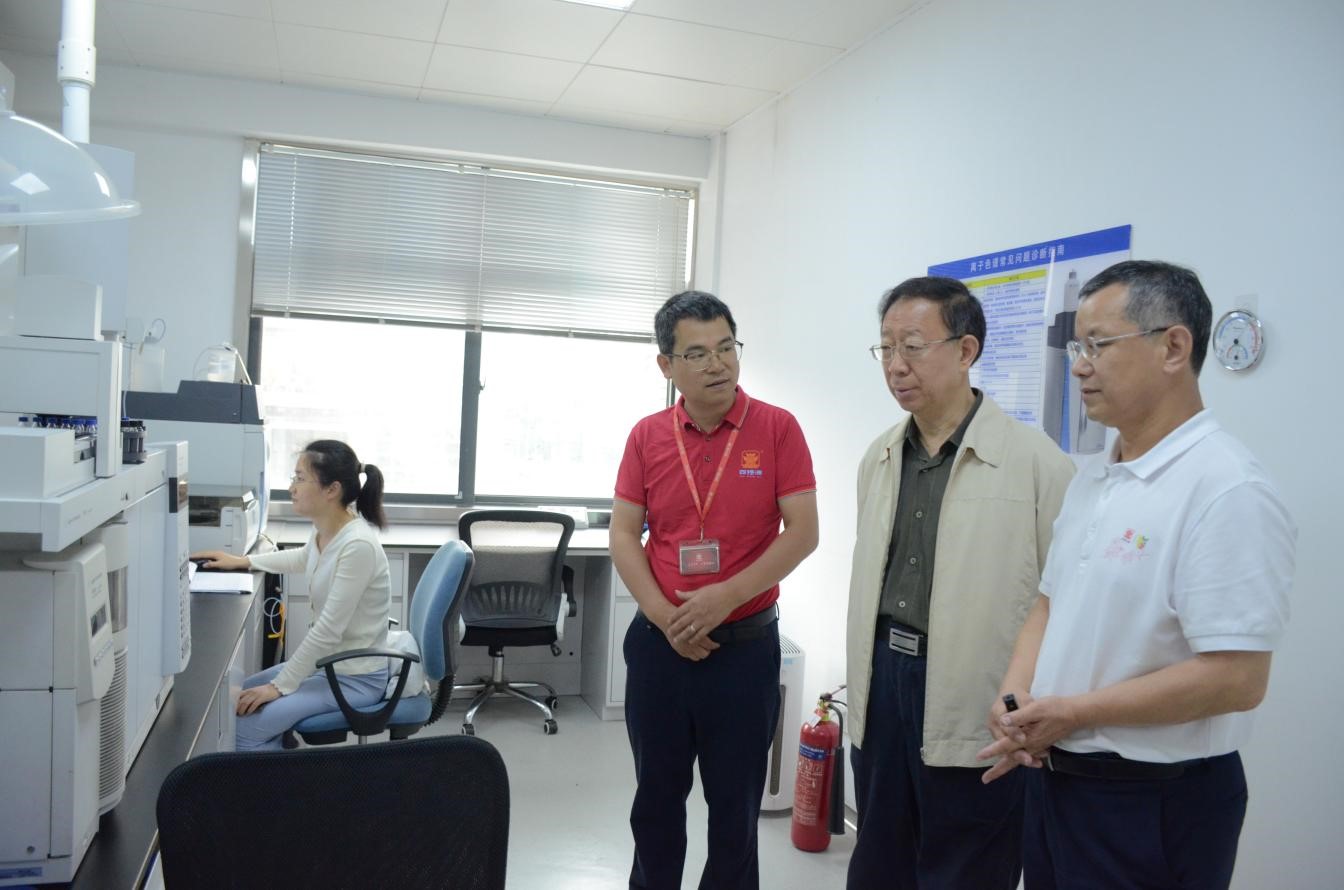 中國工程院院士、北京工商大學校長孫寶國蒞臨四特酒公司調研指導